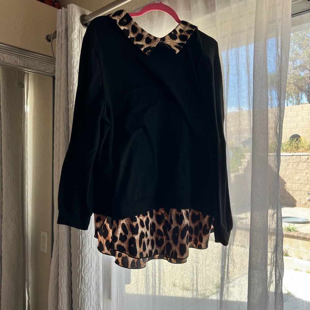 SHEIN Black Top with Leopard Print Collar